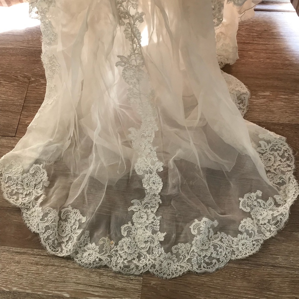 Pronovias - Manuel Mota Wedding Dress - Picture 6 of 8